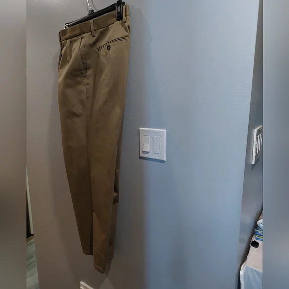 Mens Pleated Docker Kaki Pants Relaxed Fit Size 33 x 30 - Picture 4 of 4